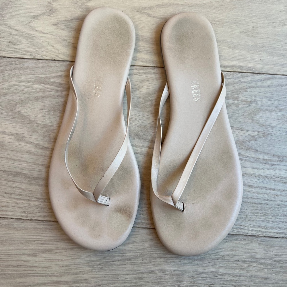 Tkees tan flip flops US 9